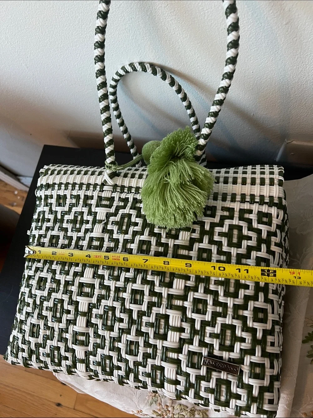 Woven Green and White Tote Bag with Tassel By Valerosa - Picture 8 of 8
